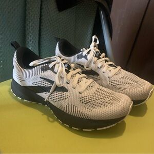 Brooks Revel 5.0 White with Black Women's Running Shoes, Size 10
